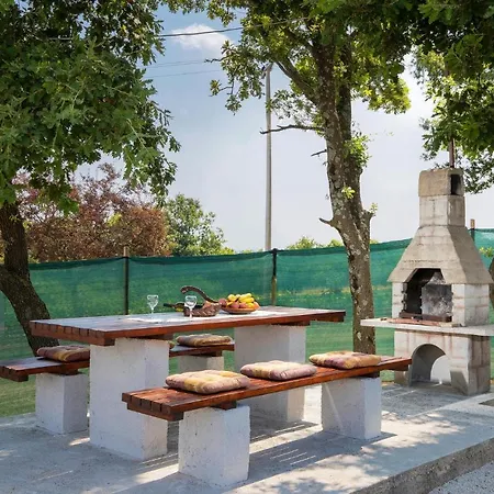 3 Bedroom Amazing In Apartament Barban